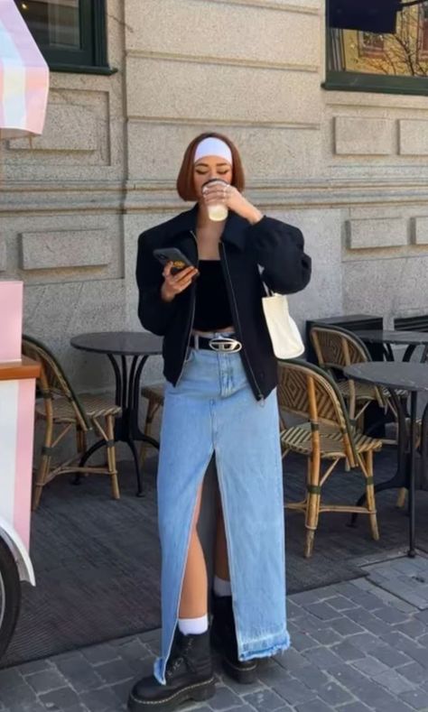 Long Denim Skirt Outfit Street Styles, Modern Y2k Outfits, Spring Basics, Outfit Ideas 2024, Outfit Blazer, Summer Style Guide, Denim Skirt Outfits, Long Skirt Outfits, Skandinavian Fashion