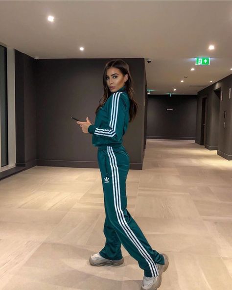 Adidas Track Pants Outfit, Tracksuit Outfit Women, Pocket Shirts, Track Pants Outfit, Fitted Tunic Tops, Tracksuit Outfit, Adidas Tracksuit, Tunic Tops Casual, Adidas Sweatpants