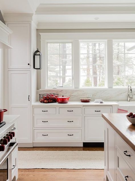 White Kitchen with Red Accents - Transitional - Kitchen White Kitchen With Red Accents, Kitchen With Red Accents, White Classic Kitchen, Burgundy Kitchen, Red Appliances, Red And White Kitchen, Cabinets Makeover, Kitchen Transitional, Kitchen Decorations