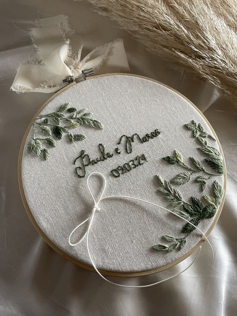 Wedding Hand Embroidery Hoop, Embroidered Wedding Gifts Couple, Wedding Ring Holder Embroidery, Wedding Embroidery Hoop Couple, Cushion Wall, Embroidered Wedding Gifts, Embroidered Ring Bearer Pillow, Embroidery Ring, Homemade Wedding Gifts