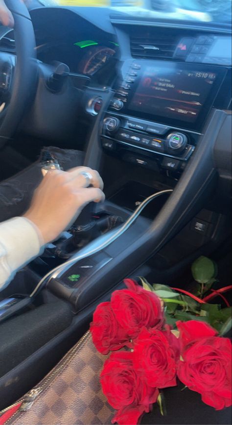 Fake Boyfriend Snaps In Car, Red Roses In Car, In Car With Boyfriend, Couples In Car, Roses From Boyfriend, Roses In Car, Car Boyfriend, Rose Snap, Car Date