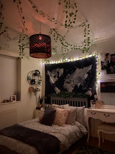 Voile and ivy vines hung on bedroom ceiling above bed. Indie. Hippie. Decorative Vines, Makeover Aesthetic, Deco Studio, Indie Room, Redecorate Bedroom, Cozy Room Decor, Dreamy Room, Teen Bedroom Decor, Room Design Bedroom