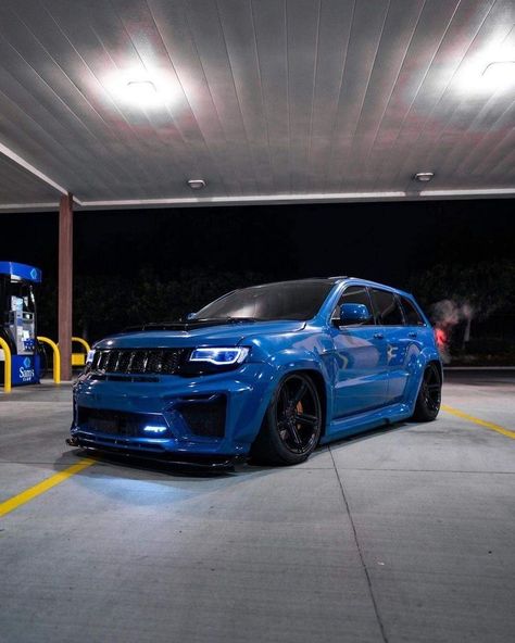 Cars Asethic, Blue Trackhawk, Jeep Srt Trackhawk Wallpaper, Trackhawk Aesthetic, Hellcats And Track Hawks, Quan Trackhawk, Trackhawk Jeep Custom, Trackhawk Wallpaper, Trackhawk Jeep