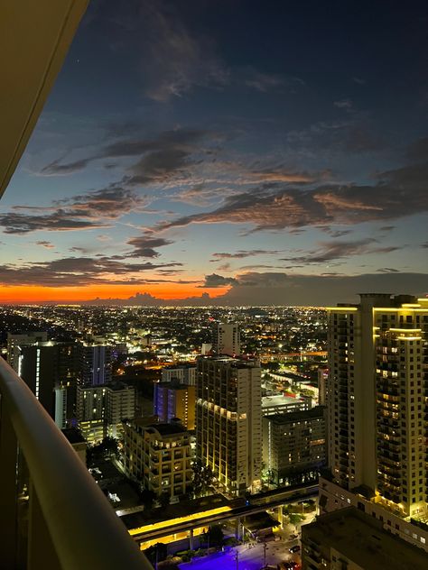 Miami Nights, Miami At Night, Miami Party Aesthetic, Miami Building, Miami Penthouse, Miami Nightlife, Brickell Miami, Miami Party, Miami Night