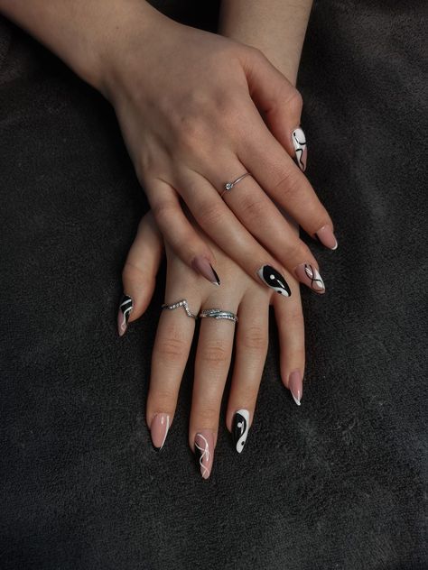 #nailspic #beauty #aesthetic #pinterest #beautiful #nailpolish #nails #yin-yang #black-and-white #black #white #ring Black And White Nail Ideas, Yin And Yang Nails, Ying Yang Nails, Yin Yang Nails, White Nail Ideas, Patterns Black And White, Black And White Nail, Black And White Nails, Pink Tips