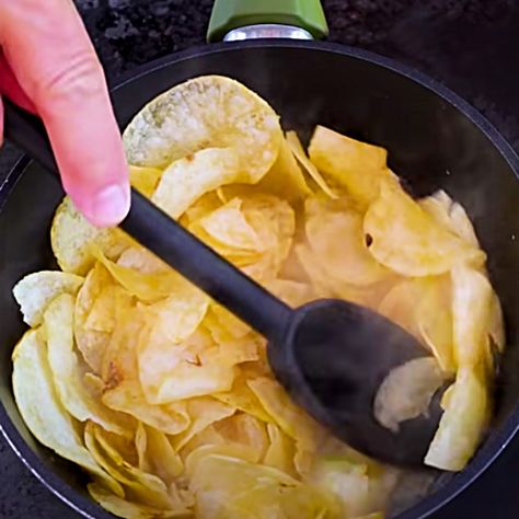 Mashed Potato Chips Recipe - Easy Mashed Potato Ideas - How To Make Mashed Potatoes Using Potato Chips Potato Chip Mashed Potatoes, Weird Recipes, Potato Ideas, Potato Chips Recipe, Potato Substitute, Make Mashed Potatoes, Potato Chip Recipes, Lays Chips, Lays Potato Chips