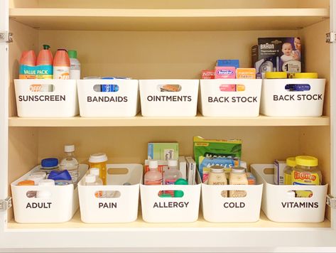 Under Sink Medicine Storage, Organising Medicine Cabinet, Organise Medicine Cupboard, Family Medicine Organization, Bathroom Medicine Storage Ideas, Medicines Organisation, Medicine And First Aid Organization, Med Cabinet Organization, Organize Medicine Cabinet Small Spaces