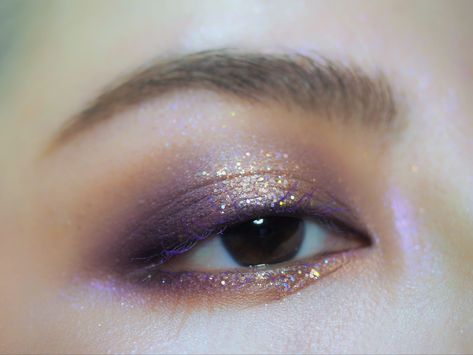 Soft Purple Smokey Eye Makeup, Lilac And Gold Makeup, Airy Makeup Looks, Smoky Purple Eye Makeup, Etheral Make Up, Subtle Purple Eye Makeup, Purple And Gold Makeup, Mauve Makeup, Purple Eye Makeup