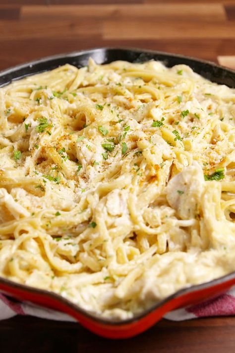 Crab Alfredo Pasta, Crab Alfredo Recipe, Crab Alfredo, Crab Pasta, Crab Meat Recipes, Pasta Penne, Crab Dishes, Alfredo Sauce Recipe, Alfredo Recipe