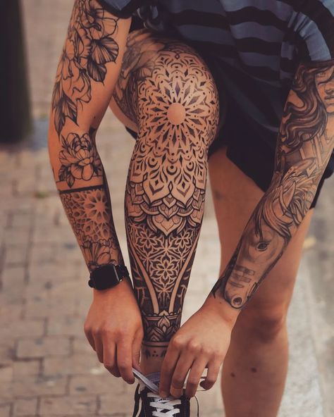 Geometric Tattoo Leg, Tato Mandala, Leg Sleeve Ideas, Mandela Tattoo, Shin Tattoo, Geometric Sleeve Tattoo, Full Leg Tattoos, Elbow Tattoos, Geometric Sleeve