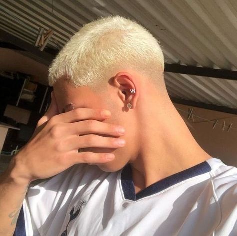 Buzz Cut For Men, Hair Types Men, Bleached Hair Men, Mens Haircuts Straight Hair, Men Blonde Hair, Buzz Cut Hairstyles, Mens Haircuts Short Hair, Men Haircut Curly Hair, Short Grunge Hair