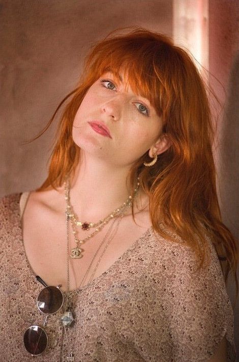 Florence Welch Wallpaper, Florence Welch Art, Florence Welch Tattoo, Florence Welch Bangs, Florence Welch Artwork, Young Florence Welch, Florence Welch 2000s, Florence And The Machine Stickers, Florence Welch Portrait