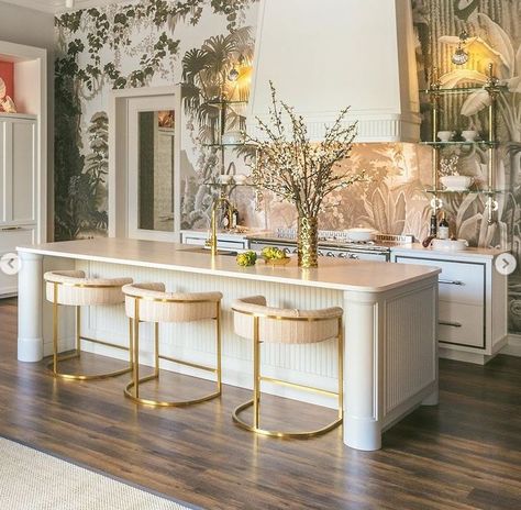 Jim Dove, West Palm Beach showroom featuring Cambria Ironsbridge countertop Kitchen Island Shapes, Round Kitchen Island, Luxury Kitchen Island, Glam Kitchen, Art Deco Kitchen, Modern Kitchen Island, Art Deco Home, Luxe Interiors, Kitchen Wallpaper