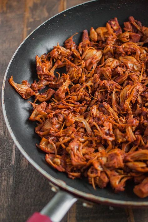 Bbq Chili, Jackfruit Pulled Pork, Meat Bbq, Bbq Jackfruit, Jackfruit Recipes, Pulled Pork Recipe, Pulled Pork Recipes, Bbq Sauce Homemade, Pork Recipe