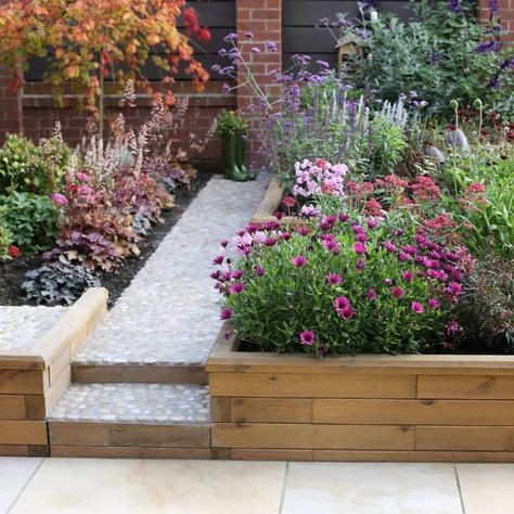 Create the ultimate multifunctional space in your garden using our Free Bespoke Design Service. Use our wooden BlocX as a an alternative to railway sleepers to build raised beds, garden furniture, ponds, retaining walls, steps or a combination of all to create the perfect solution for your garden. Read our blog to find out more. Raised Beds Garden, Home Design Features, Sleepers In Garden, Plants For Raised Beds, Garden Retaining Wall, Small Garden Ideas, Raised Flower Beds, Back Garden Design, Outdoor Gardens Design