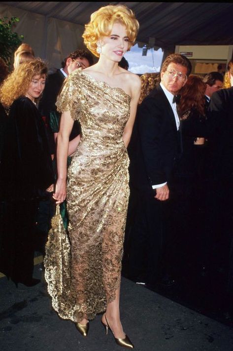 Red Carpet Dresses Best, Oscars Red Carpet Dresses, Elie Saab Gowns, Academy Awards Red Carpet, Feather Gown, Geena Davis, Haute Couture Gowns, All Black Dresses, Oscar Dresses