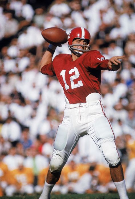 College Football Quotes, Indiana Football, Alabama Football Roll Tide, College Football Players, Joe Namath, American University, Nfl Football Players, Alabama Crimson Tide Football, College Football Teams