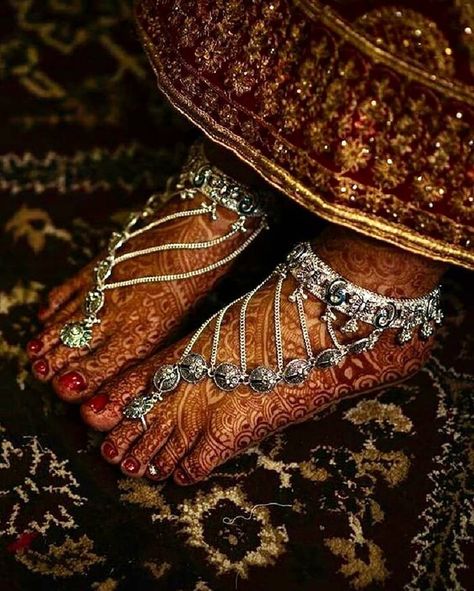 Payal Bridal Payal, Payal Designs Silver, Bridal Foot Jewelry, Silver Anklets Designs, Anklets Indian, Bridal Anklet, Anklet Designs, Ankle Jewelry, Indian Jewellery Design Earrings