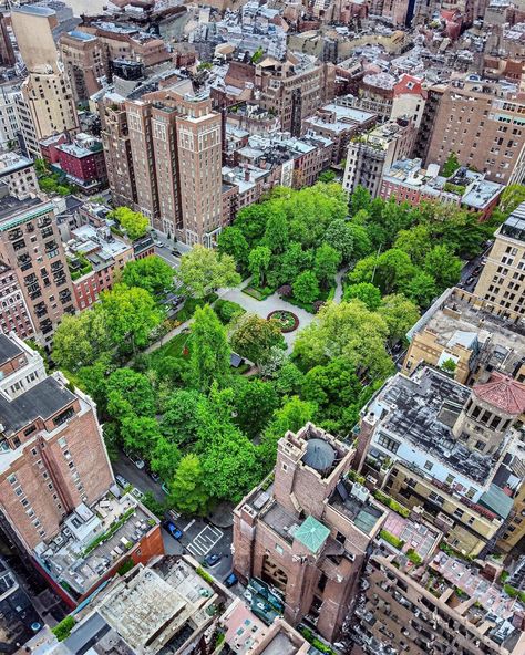 Gramercy Park, New York City 📸: [instagram.com/mingomatic] Gramercy Park Nyc, New York City Instagram, Gramercy Park, Nyc Park, New York Aesthetic, Manhattan, York City, New York City, New York