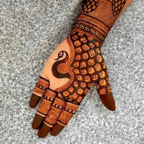 31 Mehndi Designs For Diwali That Are Trending This Season Peacock Mehndi Designs Simple Front Hand, Mor Mehndi Design, Mahendi Designs Latest Unique, Peacock Design Mehndi, Krishna Mehndi Designs, Mehedi Degins, New Mahendi Design, Mehndi Designs Latest Mehndi Designs, Mehndi Designs For Diwali