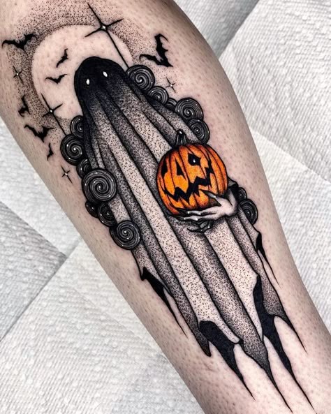 Angelo Parente on Instagram: “Ghost and Pumpkin 🎃✨ . . . #blackwork #inkedmag #dotworker #ghosttattoo #pumpkintattoo #halloweentattoo #dotworktattoo #tattoosnob…” Rose Tattoo Black, Tattoo Therapy, Salem Trip, Halloween Tattoo Ideas, Halloween Tattoos Sleeve, Pumpkin Tattoo, Kunst Tattoos, Tattoo Magazine, Ghost Tattoo