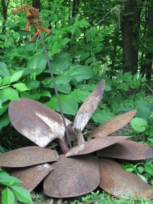 Garden Junk, Market Ideas, Metal Yard Art, Metal Garden Art, Junk Art, Garden Path, Unique Gardens, Funky Junk, Metal Flower