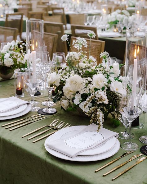 Late Summer at Filoli — Loop Flowers Green Tablescape, Sage Green Wedding Colors, Classic Wedding Decorations, Green Wedding Colors, Ultra Luxury, Sage Green Wedding, Luxury Wedding Photography, Venue Decor, France Wedding