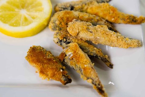 Crispy Fried Sardines Fried Sardines, Sardine Recipes, Asian Side Dishes, No Carb Diets, Yummy Eats, Easy Food To Make, Healthy Fats, Fish And Seafood, Paleo Gluten Free