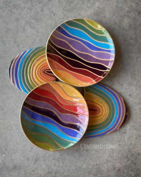 Rainbow Ceramics Ideas, Pottery Painting Rainbow, Painted Plates Ideas, Rainbow Ceramics, Keramik Painting, Pottery Rainbow, Rainbow Pottery, Ceramic Plates Designs, Sculptural Painting