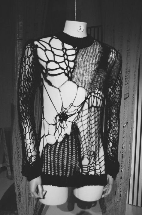 🦷 olivia on Twitter: "paul simonon raf simons fw98… " Spider Webs, Art Dark, Raf Simons, Mode Inspo, Dark Fashion, Knitting Inspiration, Crochet Fashion, Knit Jumper, Spider Web