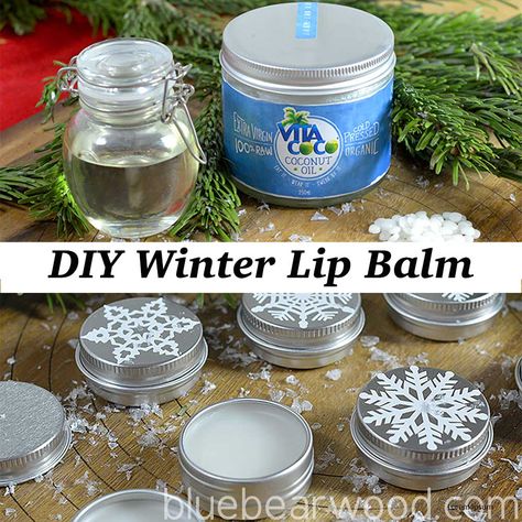 This diy winter lip balm is super easy, nourishing for lips and a perfect size for kids, pockets, mens suits and handbags. Diy Coconut Lip Balm, Diy Carmex Lip Balm, Non Toxic Lip Balm, Healing Lip Balm Recipe, Diy Lip Gloss Recipes How To Make, Peppermint Lip Balm Recipe, Diy Peppermint Lip Balm, Diy Lip Mask, Winter Lip Balm