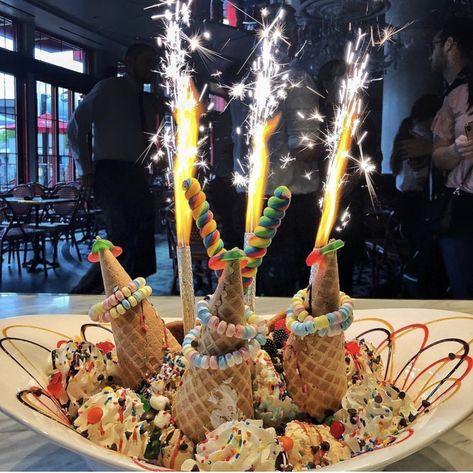 Sugar Factory Drinks, Gourmet Ice Cream Recipes, Sugar Factory Las Vegas, Las Vegas Desserts, Dark Chocolate Cheesecake, Cake Sparklers, Sparkling Candle, Dinner Party Dishes, Iced Starbucks Drinks