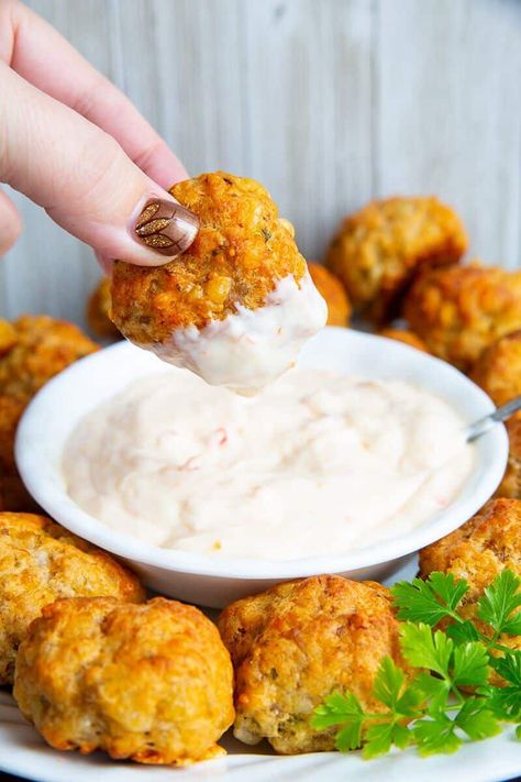 Sausage Balls Recipe (Classic Bisquick® Sausage Balls) Bisquick Sausage Balls, Bisquick Chicken Pot Pie, Bisquick Chocolate Chip Cookies, Bisquick Sausage, Sausage Ball, Sausage Balls Bisquick, Sausage Cheese Balls, Sausage Balls Recipe, Bisquick Recipes