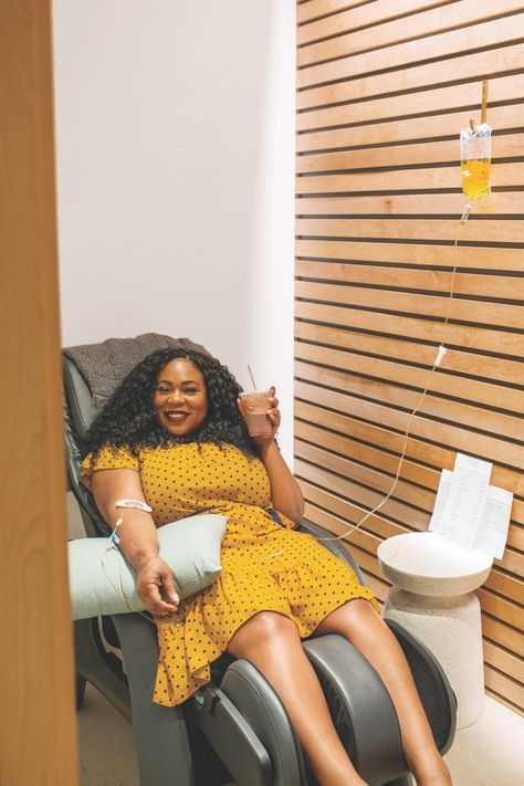 Black Girl Approved: Give Your Body A Wellness Boost In Under An Hour With Vitamin IVs - Essence Iv Therapy Iv Infusion Room, Iv Infusion Room, Med Spa Interior, Iv Hydration Lounge, Iv Drip Bar, Iv Spa, Iv Bar, Iv Lounge, Clinic Aesthetic