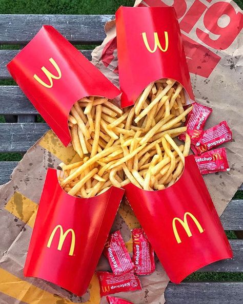 Mc Donalds Fries, Types Of French Fries, Mcdonalds India, Mumbai Food, Fast Food Restaurants, So Hungry, Food Junk, Dessert Food, Fast Food Restaurant