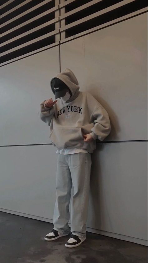 Gray hoodie with jeans and jordan shoes Grey Hoodie Outfit Men, Jeans And Jordans, Hoodie With Jeans, Gray Hoodie Outfit, Grey Jeans Outfit, High Top Jordans, Grey Zip Hoodie, Hoodie Outfit Men, White Jeans Men