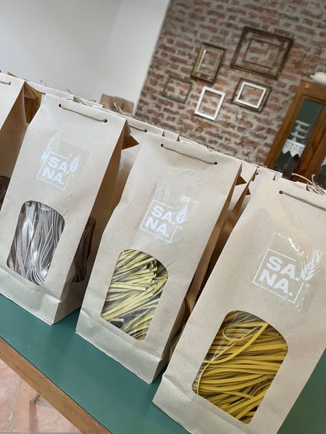 Pasta Packaging Ideas, Homemade Pasta Packaging, Fasta Pasta, Healthy Food Packaging, Pasta Shop, Oat Recipes Healthy, Overnight Oats Recipe Healthy, Pasta Bar, Pasta Lover