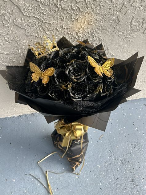 Black And Gold Bouquet, Black Rose Bouquet, Prom Flowers Bouquet, Golden Bday, Gold Bouquet, Money Bouquet, Mini Business, Prom Flowers, 19th Birthday