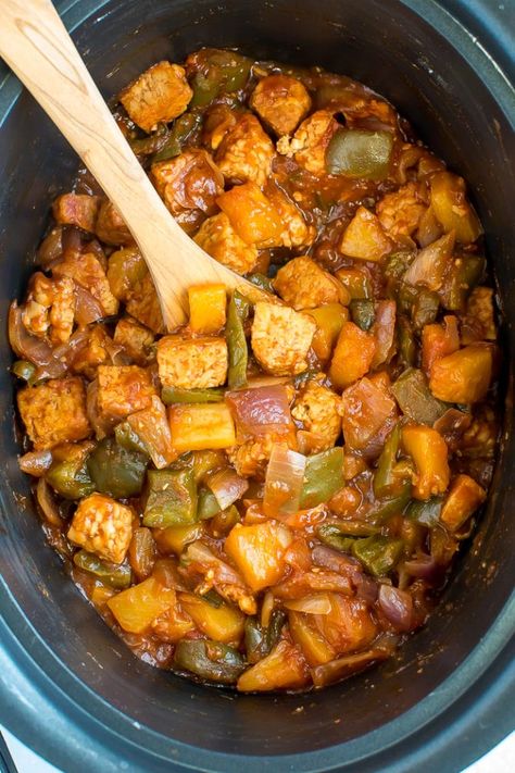 Make sweet and sour tempeh in your slow cooker that tastes exactly like Chinese takeout. It's vegan, loaded with veggies and super easy to whip up! #vegan #sweetandsour #tempeh #crockpot #slowcooker #healthy #eatingbirdfood Slow Cooker Tempeh, Vegan Sweet And Sour, Slow Cooker Vegan, Sweet And Sour Recipes, Vegetarian Slow Cooker, Bird Food Recipes, Main Dish Meals, Vegan Slow Cooker Recipes, Vegetarian Slow Cooker Recipes