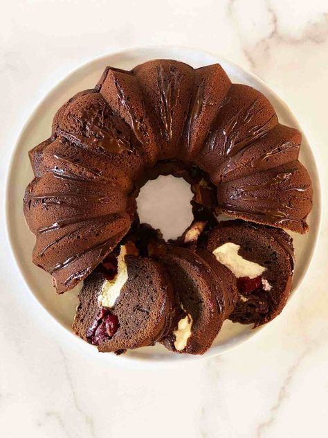 Black Forest Bundt Cake Recipe, Black Forest Bundt Cake, Bundt Cake Mix, Tube Pan, Easy Bundt Cake, Mini Bundt Cakes, Chocolate Bundt Cake, Black Forest Cake, Cakes Recipes