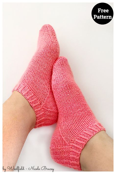 Simple DK Shortie Socks Free Knitting Pattern Knit Socks Pattern Free, Boot Socks Knitting Pattern, Two Needle Socks, Socks Free Knitting Pattern, Sock Ideas, Knitting Space, Knitted Socks Free Pattern, Intermediate Knitting Patterns, Easy Knitting Patterns Free