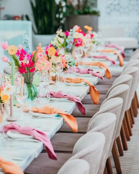 Spring Theme Table Decor, Coloured Table Setting, Bright Table Decor, Colourful Wedding Tablescape, Wedding Table Decorations Colorful Flowers, Colourful Table Setting Wedding, Colourful Spring Wedding, Bright Wedding Table Decor, Bright Wedding Table Settings