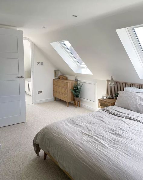 20 Stunning Finished Attic Room Ideas Attic Room Ideas, Design Ložnic, Attic Bedroom Designs, Attic House, Luxe Bedroom, Attic Room, Loft Bedroom, Attic Bedrooms, Loft Room