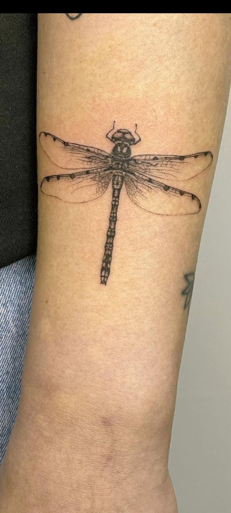 Simple Dragonfly Tattoo, Simple Dragonfly, Sg Tattoo, Lace Tattoo Design, Dragonfly Tattoo Design, London Tattoo, Lace Tattoo, Dragonfly Tattoo, Piercing Studio