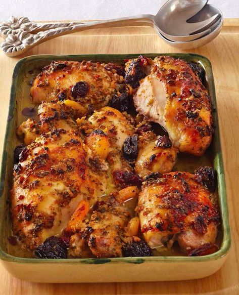 Kosher Chicken Recipes, Shabbat Dinner Recipes, Rosh Hashana Recipes, Dried Fruit Recipe, Shabbat Recipes, Rosh Hashanah Recipes, Jewish Holiday Recipes, Jewish Cuisine, Jewish Foods