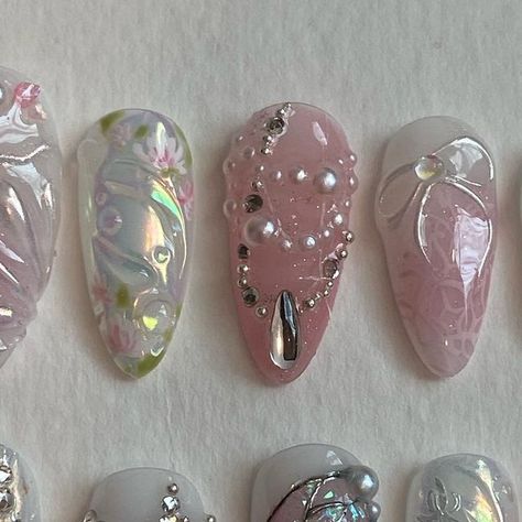 Nail Art Set Up, Abstract Press On Nails, Pearl Nails Design, Bold Nails, Pearl Nail Art, Angel Nails, Anime Nails, Pretty Nail Designs, Pretty Gel Nails