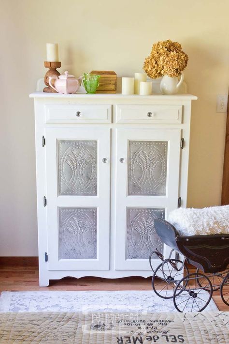 1980's Pie Safe Makeover - Reinvented Delaware Pie Safe Makeover, Refurnish Furniture, Pie Cabinet, Cottage Kitchen Inspiration, Antique Pie Safe, Painted China Cabinets, Pie Safe, Victorian Dollhouse, Cabin Kitchens