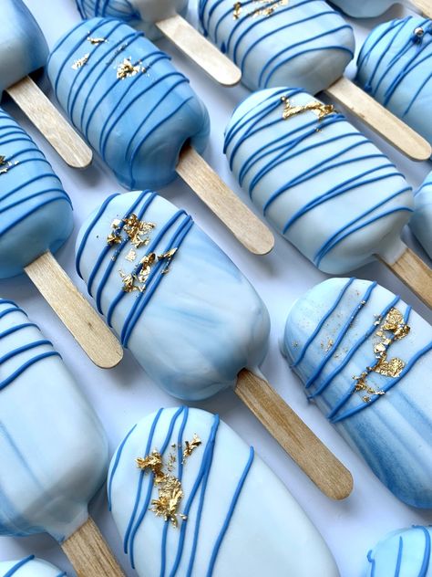 Blue Cakesicles Ideas, Blue Gold Dessert Table, Blue Aesthetic Foods, Blue Birthday Snacks, Blue Sweet Treats, Ravenclaw Snacks, Blue Treats For Party, Blue Birthday Food, Blue And White Desserts