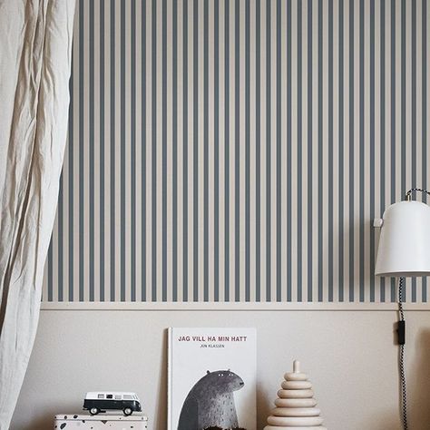 Diy Striped Wall, Half Wallpaper Wall, Horizontal Stripes On Wall, Half Wall Wallpaper, Wallpaper Half Wall, Stripe Wallpaper Bedroom, Half Wallpaper, Wallpaper Toilet, Patterned Wallpaper