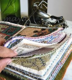 Fiber book --tutorial --  This would be a great way to put all the stitches on my sewing machine. I could see them stitched out Fabric Books, Fabric Journals, Embroidery Book, Stitch Book, Fabric Book, Handmade Books, Embroidery Inspiration, Ribbon Embroidery, Crazy Quilts